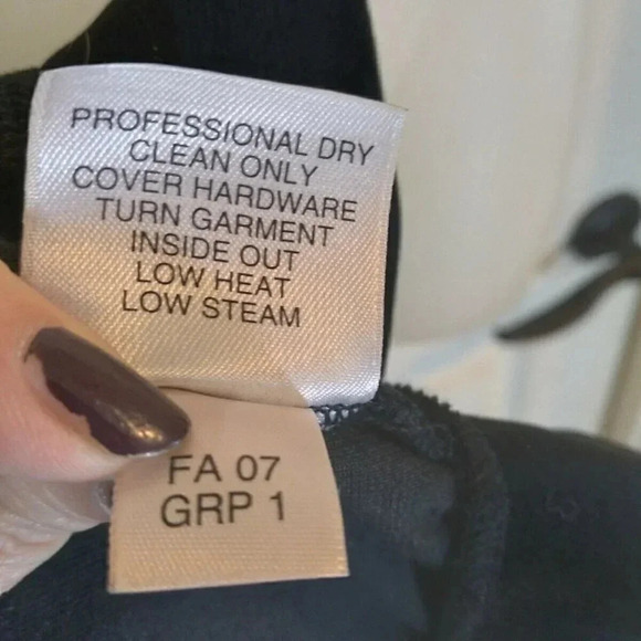 St. John Sport Velvet Sweater/ Cardigan Black Full Zip Sz M Bust 40 Le… - Picture 9 of 9